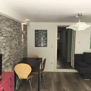 Zentral Und Ruhig Apartment