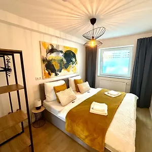 Stylisches 2-zimmer Ambient In Alsternaehe Mit Kingsize-bett & Schlafsofa Apartment